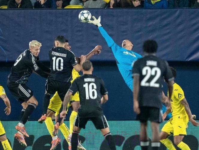 4-2逆转！4冠王终结5连败，摆脱欧冠垫底，西甲劲旅2-3爆冷遭绝杀